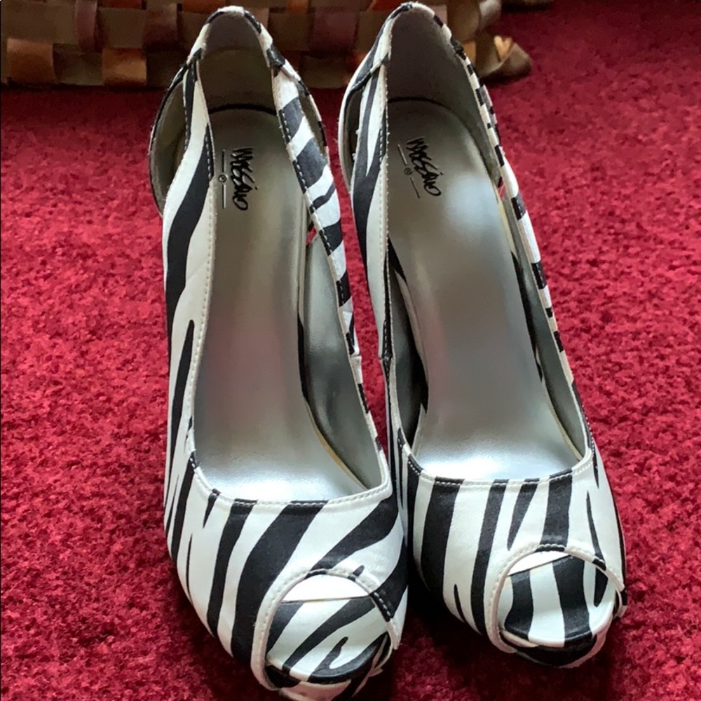 Zebra PRINT 👠 🥀🌼NEW - Picture 2 of 3